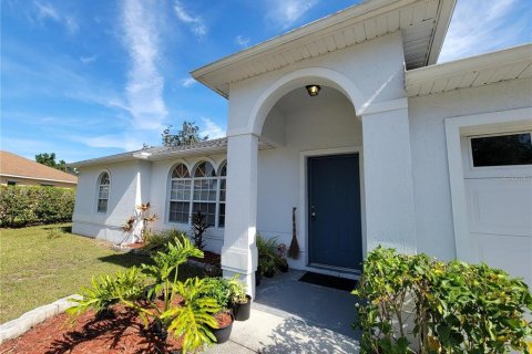 Casa en alquiler en Kissimmee, Florida, 3 dormitorios, 172.24 m2 № 1822766 - foto 1