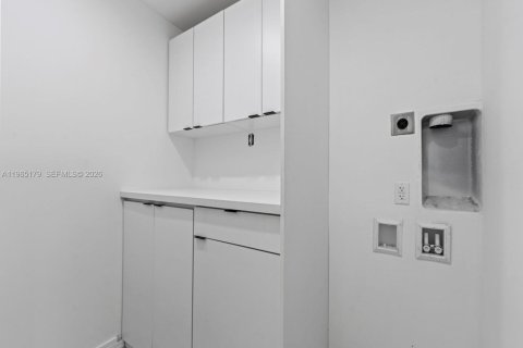 Купить виллу или дом в Майами, Флорида 3 спальни, 103.49м2, № 2026902 - фото 10