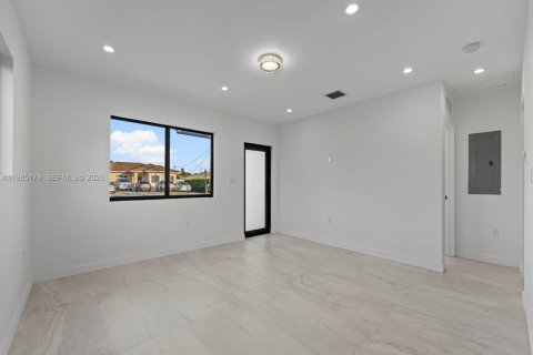Купить виллу или дом в Майами, Флорида 3 спальни, 103.49м2, № 2026902 - фото 4