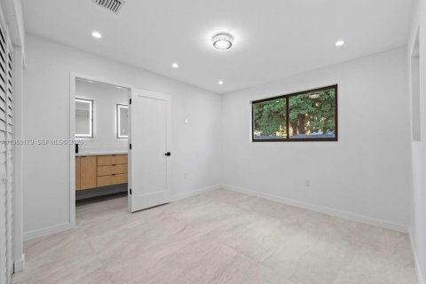 Купить виллу или дом в Майами, Флорида 3 спальни, 103.49м2, № 2026902 - фото 11