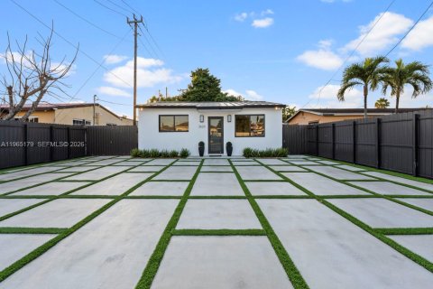 Дом в Майами, Флорида 3 спальни, 103.49м2 № 2026902