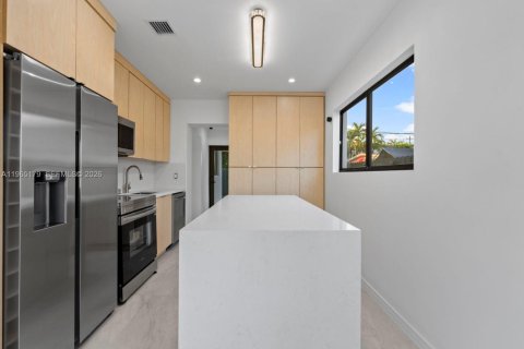 Купить виллу или дом в Майами, Флорида 3 спальни, 103.49м2, № 2026902 - фото 8