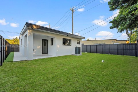 Купить виллу или дом в Майами, Флорида 3 спальни, 103.49м2, № 2026902 - фото 18