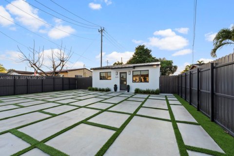 Купить виллу или дом в Майами, Флорида 3 спальни, 103.49м2, № 2026902 - фото 2