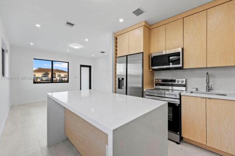 Купить виллу или дом в Майами, Флорида 3 спальни, 103.49м2, № 2026902 - фото 6