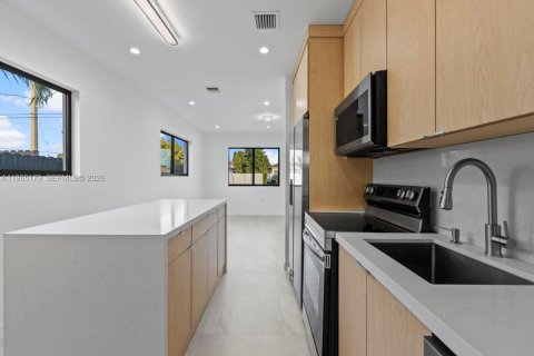 Купить виллу или дом в Майами, Флорида 3 спальни, 103.49м2, № 2026902 - фото 7