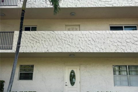 Copropriété à vendre à Pembroke Pines, Floride: 2 chambres, 135.54 m2 № 1896394 - photo 2