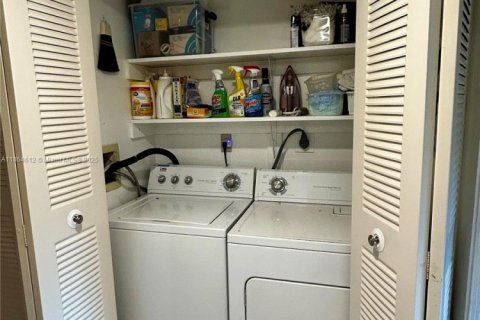 Copropriété à vendre à Pembroke Pines, Floride: 2 chambres, 135.54 m2 № 1896394 - photo 13