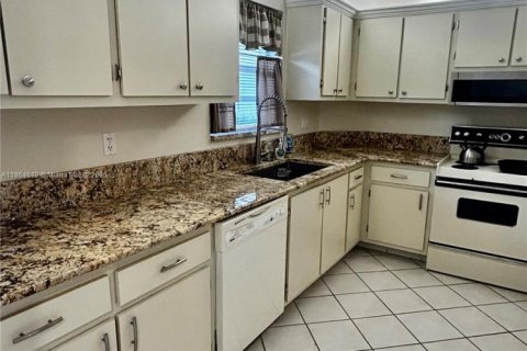 Copropriété à vendre à Pembroke Pines, Floride: 2 chambres, 135.54 m2 № 1896394 - photo 8