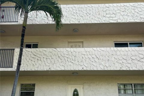 Copropriété à vendre à Pembroke Pines, Floride: 2 chambres, 135.54 m2 № 1896394 - photo 1