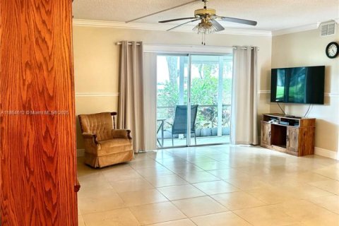 Copropriété à vendre à Pembroke Pines, Floride: 2 chambres, 135.54 m2 № 1896394 - photo 4
