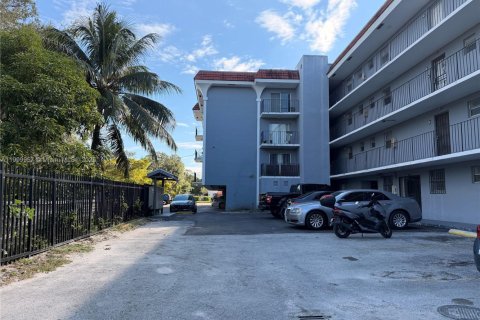 Снять в аренду кондоминиум в Норт-Майами, Флорида 1 спальня, 63.45м2, № 1965489 - фото 15