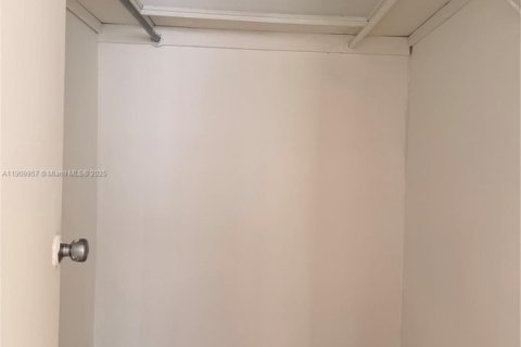 Снять в аренду кондоминиум в Норт-Майами, Флорида 1 спальня, 63.45м2, № 1965489 - фото 11