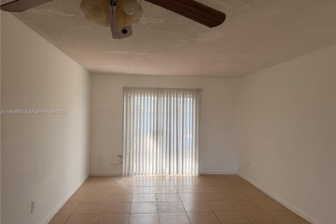 Снять в аренду кондоминиум в Норт-Майами, Флорида 1 спальня, 63.45м2, № 1965489 - фото 7