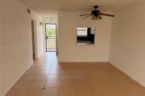 Снять в аренду кондоминиум в Норт-Майами, Флорида 1 спальня, 63.45м2, № 1965489 - фото 4