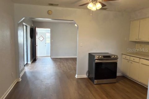 House in Frostproof, Florida 2 bedrooms, 104.42 sq.m. № 1571754 - photo 12