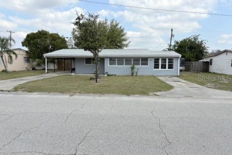 House in Frostproof, Florida 2 bedrooms, 104.42 sq.m. № 1571754 - photo 1