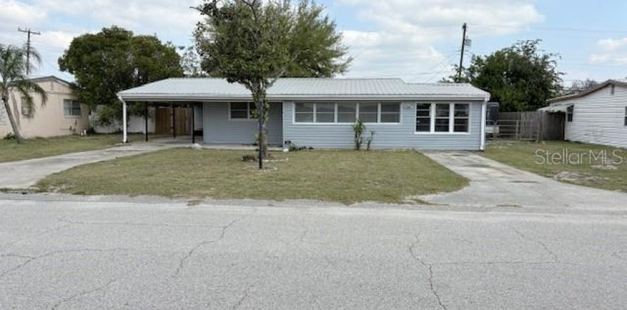 House in Frostproof, Florida 2 bedrooms, 104.42 sq.m. № 1571754
