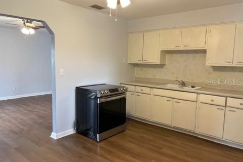 House in Frostproof, Florida 2 bedrooms, 104.42 sq.m. № 1571754 - photo 11