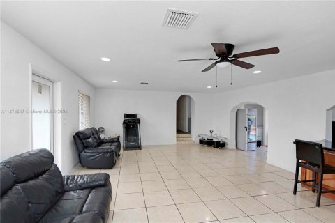 Villa ou maison à vendre à Homestead, Floride: 5 chambres, 177.35 m2 № 1922135 - photo 10