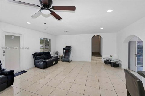 Villa ou maison à vendre à Homestead, Floride: 5 chambres, 177.35 m2 № 1922135 - photo 5