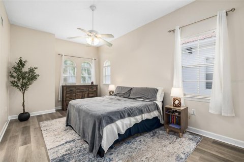 Townhouse in Tampa, Florida 2 bedrooms, 141.4 sq.m. № 1883614 - photo 11