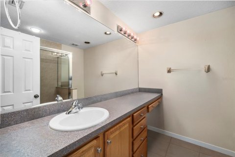 Townhouse in Tampa, Florida 2 bedrooms, 141.4 sq.m. № 1883614 - photo 16