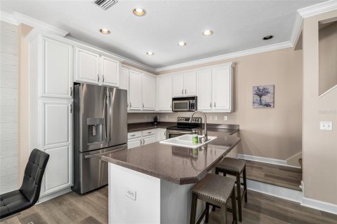 Townhouse in Tampa, Florida 2 bedrooms, 141.4 sq.m. № 1883614 - photo 6