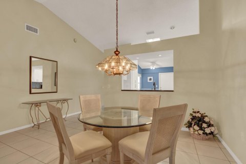 Condo in Boynton Beach, Florida, 2 bedrooms  № 2086516 - photo 11