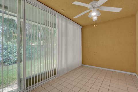 Condo in Boynton Beach, Florida, 2 bedrooms  № 2086516 - photo 30