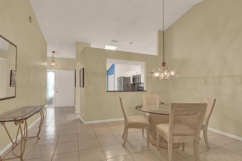 Condo in Boynton Beach, Florida, 2 bedrooms  № 2086516 - photo 12
