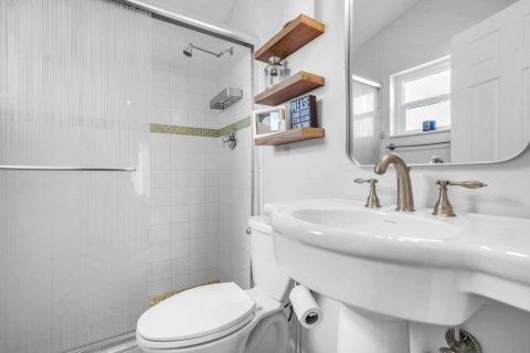 Casa en alquiler en Lake Worth, Florida, 3 dormitorios, 189.8 m2 № 1223263 - foto 1