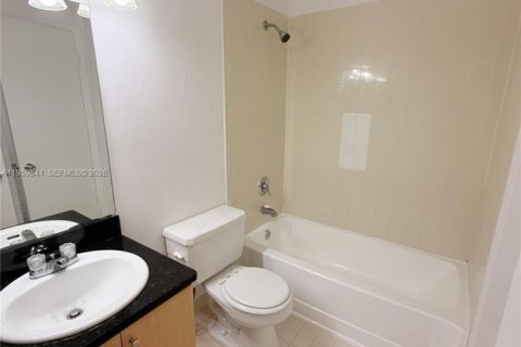 Condo in Hialeah, Florida, 1 bedroom № 2020015 - photo 7
