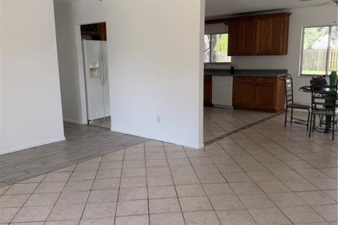 House in Vero Beach, Florida 3 bedrooms, 122.63 sq.m. № 2199052 - photo 3
