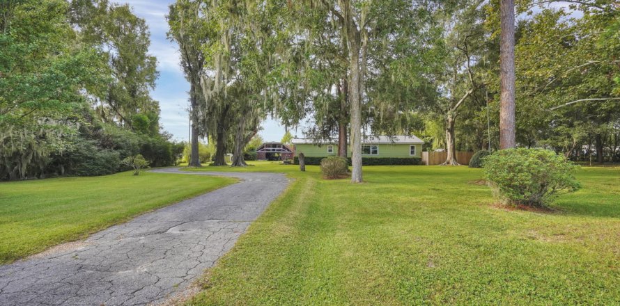 House in Starke, Florida 3 bedrooms, 254.92 sq.m. № 776315