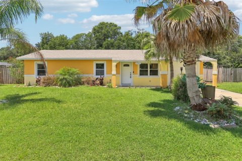 House in Edgewater, Florida 3 bedrooms, 153.85 sq.m. № 1757213 - photo 1