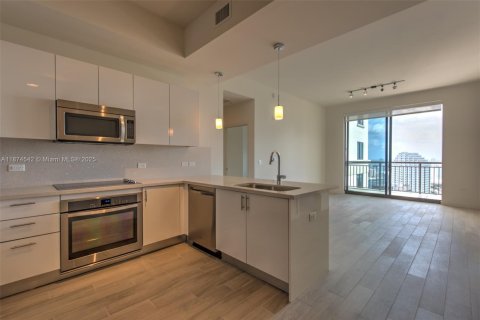 Condo in Miami, Florida, 2 bedrooms  № 1924270 - photo 3