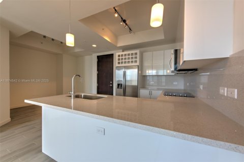 Condo in Miami, Florida, 2 bedrooms  № 1924270 - photo 4
