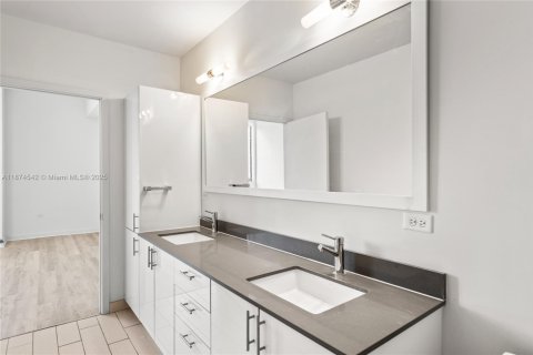 Copropriété à louer à Miami, Floride: 2 chambres, 103.59 m2 № 1924270 - photo 13