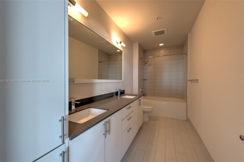 Condo in Miami, Florida, 2 bedrooms  № 1924270 - photo 6