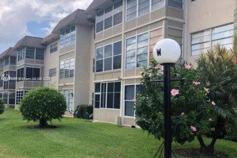 Condo in Lauderdale Lakes, Florida, 1 bedroom  № 1860705 - photo 21