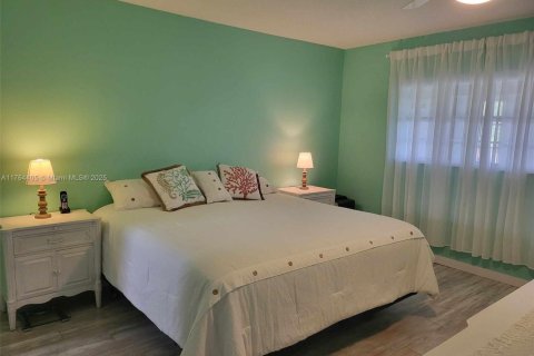 Condo in Lauderdale Lakes, Florida, 1 bedroom  № 1860705 - photo 7