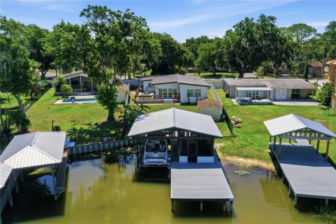 House in Orlando, Florida 3 bedrooms, 162.39 sq.m. № 2208490