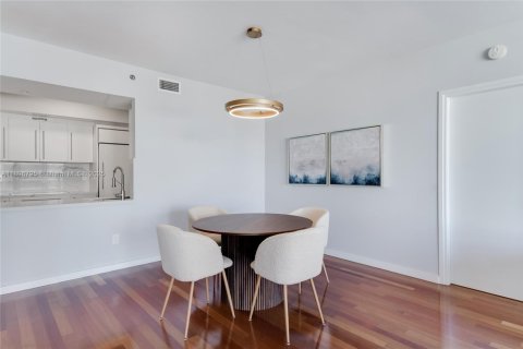 Condo in Miami Beach, Florida, 2 bedrooms  № 1953629 - photo 10