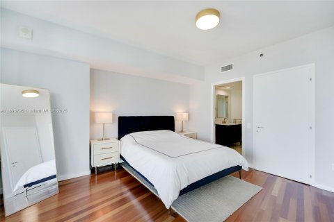 Condo in Miami Beach, Florida, 2 bedrooms  № 1953629 - photo 19