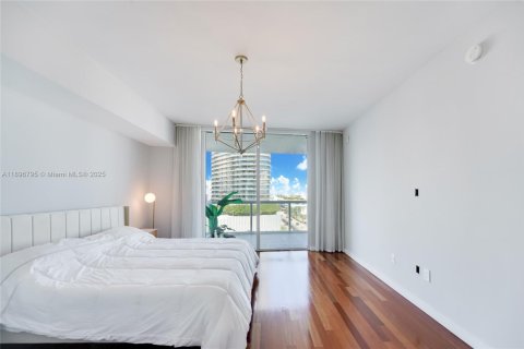 Condo in Miami Beach, Florida, 2 bedrooms  № 1953629 - photo 26