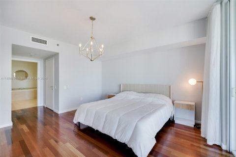 Condo in Miami Beach, Florida, 2 bedrooms  № 1953629 - photo 27