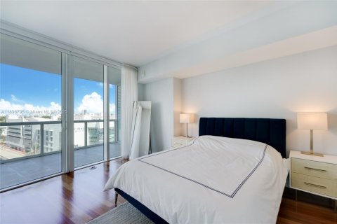 Condo in Miami Beach, Florida, 2 bedrooms  № 1953629 - photo 17