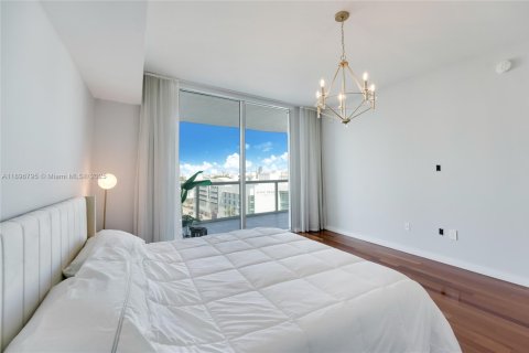Condo in Miami Beach, Florida, 2 bedrooms  № 1953629 - photo 25