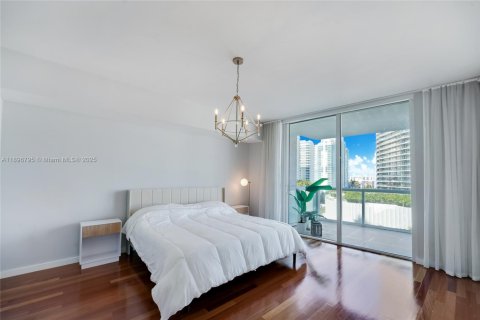 Condo in Miami Beach, Florida, 2 bedrooms  № 1953629 - photo 23